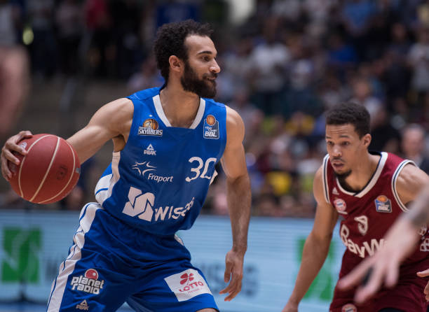 不断缩小与 不断缩小与